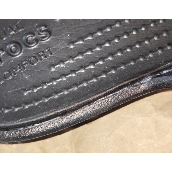 Crocs Women's Sanrah Black Metal Block Flat Flip Flop Thong Sandals Size 6 READ - Picture 10 of 10